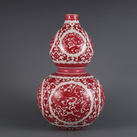A carmine color kui dragon pattern gourd bottle made in the Qianlong year of the Qing Dynasty