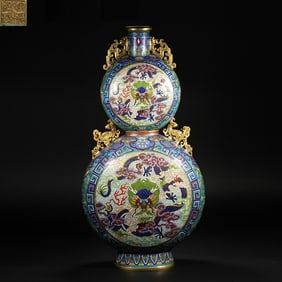 A cloisonné enamel gourd bottle from the Qing Dynasty