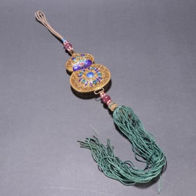 A piece of silver gilt burnt blue five blessings of the Qing Dynasty holds a longevity gourd-shaped