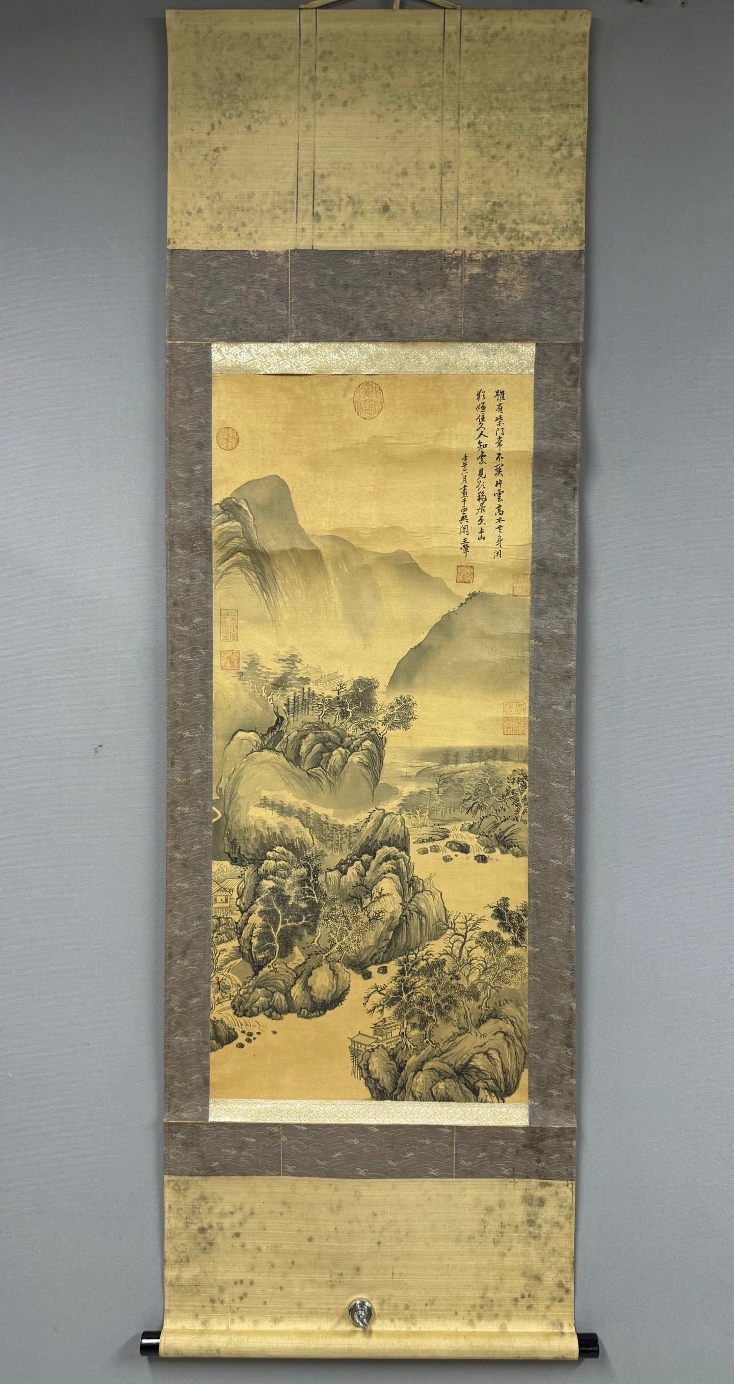 A landscape painting by Wang Hui on silk: Wang Hui's landscape painting on silk Size: 89x43cm (The Dimensions Of All Batches Are Manually Measured.If You Need More Detailed Information, Please Contact Our Customer Service Before Bidding.)