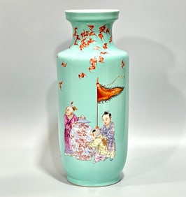 A piece of Qing Dynasty Yongzheng year pastel turquoise green glaze figure Hongfu figure holding a