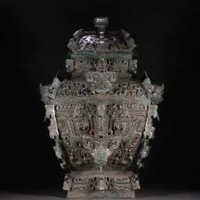 A bronze dragon pattern of the Western Han Dynasty
