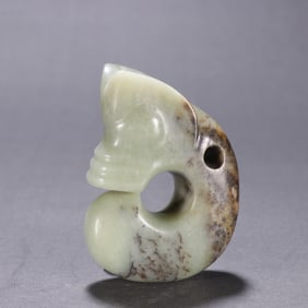 A piece of the river mill jade pig dragon of the Hongshan culture