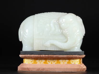 A piece of Qing Dynasty Hetian jade white jade elephant: Qing Dynasty Hetian jade white jade elephant Size: L:12.5cm W:6.5cm H:7.7cm W:1127g (The Dimensions Of All Batches Are Manually Measured.If You Need More Detailed Information, Please Contact Our Custo