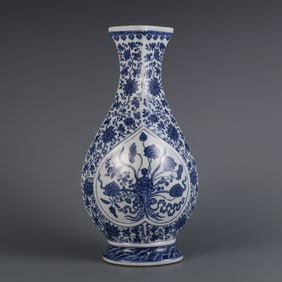 A blue and white blooming light made in the Qianlong year of the Qing Dynasty, a bouquet of
