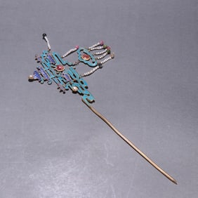A Qing Dynasty silver-gilt dotted emerald inlaid gemstone hairpin