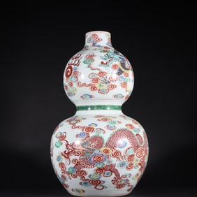 A colorful auspicious cloud dragon pattern gourd bottle made in the Kangxi year of the Qing Dynasty