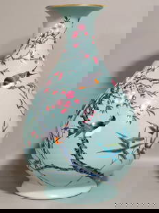 A pair of turquoise green flowers and birds inscribed poems in the Yongzheng year of the Qing: Qing Dynasty Yongzheng year of turquoise green flowers and birds inscription poem chop flower jade pot spring bottle Size: H:29.8cm D:17.7cm (The Dimensions Of All Batches Are Manually Measured.If You