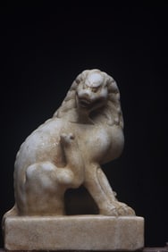 A desk of white marble in the Ming Dynasty