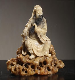 A Qing Dynasty Shoushan Shiguan Gong ornament