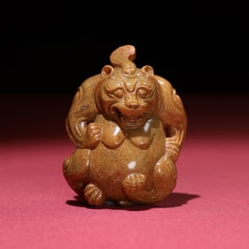 A piece full of gray skin jade bear handles