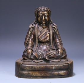 A gold and bronze statue of the Guru