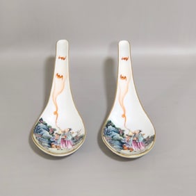 A pair of blessings of the Qianlong year of the Qing Dynasty are in front of you