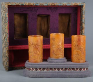 A set of Qianlong imperial system of the Qing Dynasty Shou Shan Tian yellow water droplets