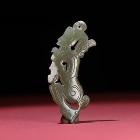 A Han Dynasty Weiqin god dragon pendant