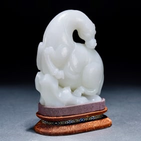 A Hetian jade horse ornament from the Qing Dynasty