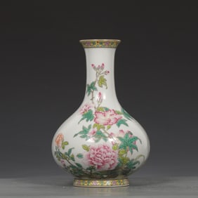 A Qing Dynasty Yongzheng year of the enamel peony floral pattern appreciation bottle