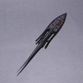 A bronze and silver beast-patterned spear