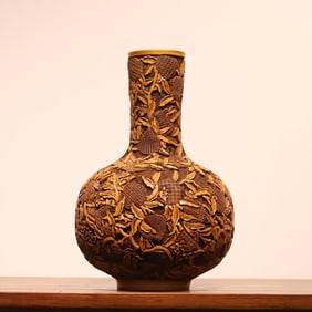 A Qing Dynasty lacquerware yellow longevity peach celestial ball bottle
