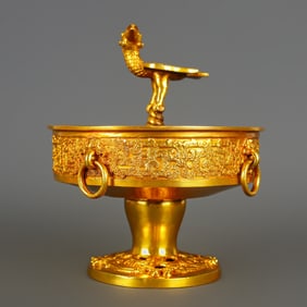 A bronze gilt golden bird plate from the Han Dynasty