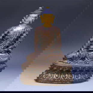 A bronze statue of Shakyamuni: Bronze statue of Shakyamuni Size: H:27cm Bottom:19x13.5cm W:3205g (The Dimensions Of All Batches Are Manually Measured.If You Need More Detailed Information, Please Contact Our Customer Service Before