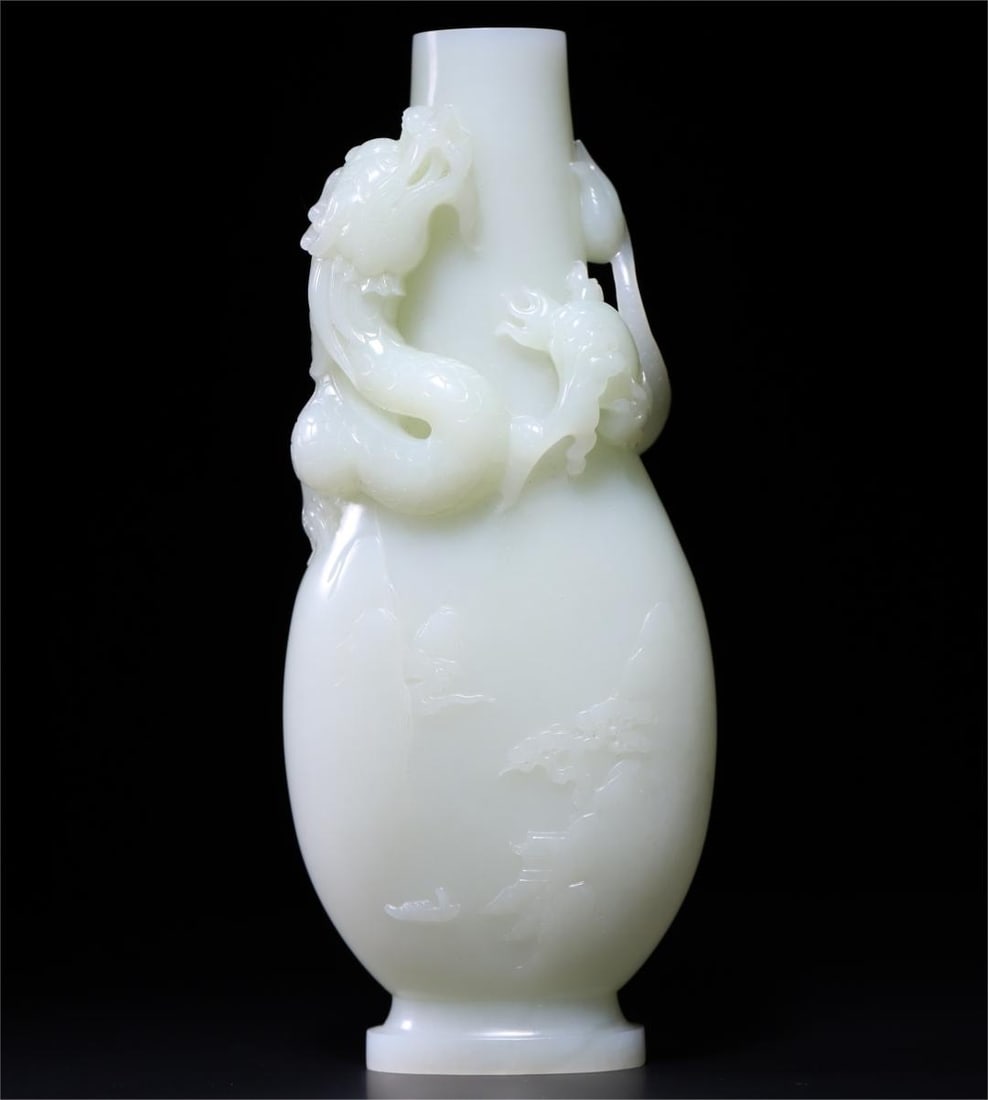 A beautiful Hetian jade dragon bottle