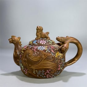 A beautiful pointillism pile of golden dragon and phoenix auspicious pots