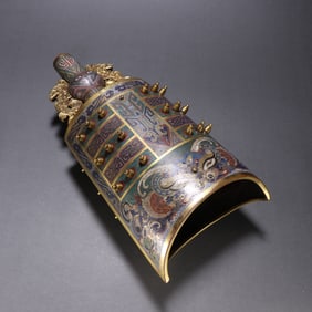 A bronze gilt filigree painting enamel chime from the Qing Dynasty