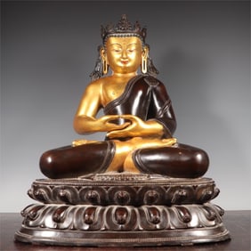 A beautiful bronze gilt statue of Shakyamuni Buddha