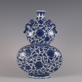 A blue and white entangled branch lotus pattern glass dragon ear gourd bottle made in the Qianlong