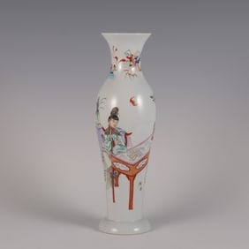 A piece of the Qing Dynasty Yongzheng year made pastel Sanniang godson fishtail bottle