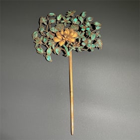 A silver gilt dotted emerald peony flower hairpin from the Qing Dynasty