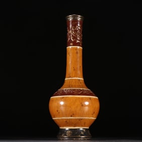 A purple gold glazed Ruyi pattern bottle from the Qing Dynasty