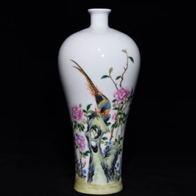 A piece of Qing Dynasty Yongzheng year made enamel flower and bird pattern plum vase
