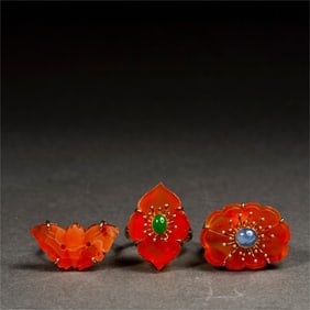 A court agate gold-filled ring from the Qing Dynasty