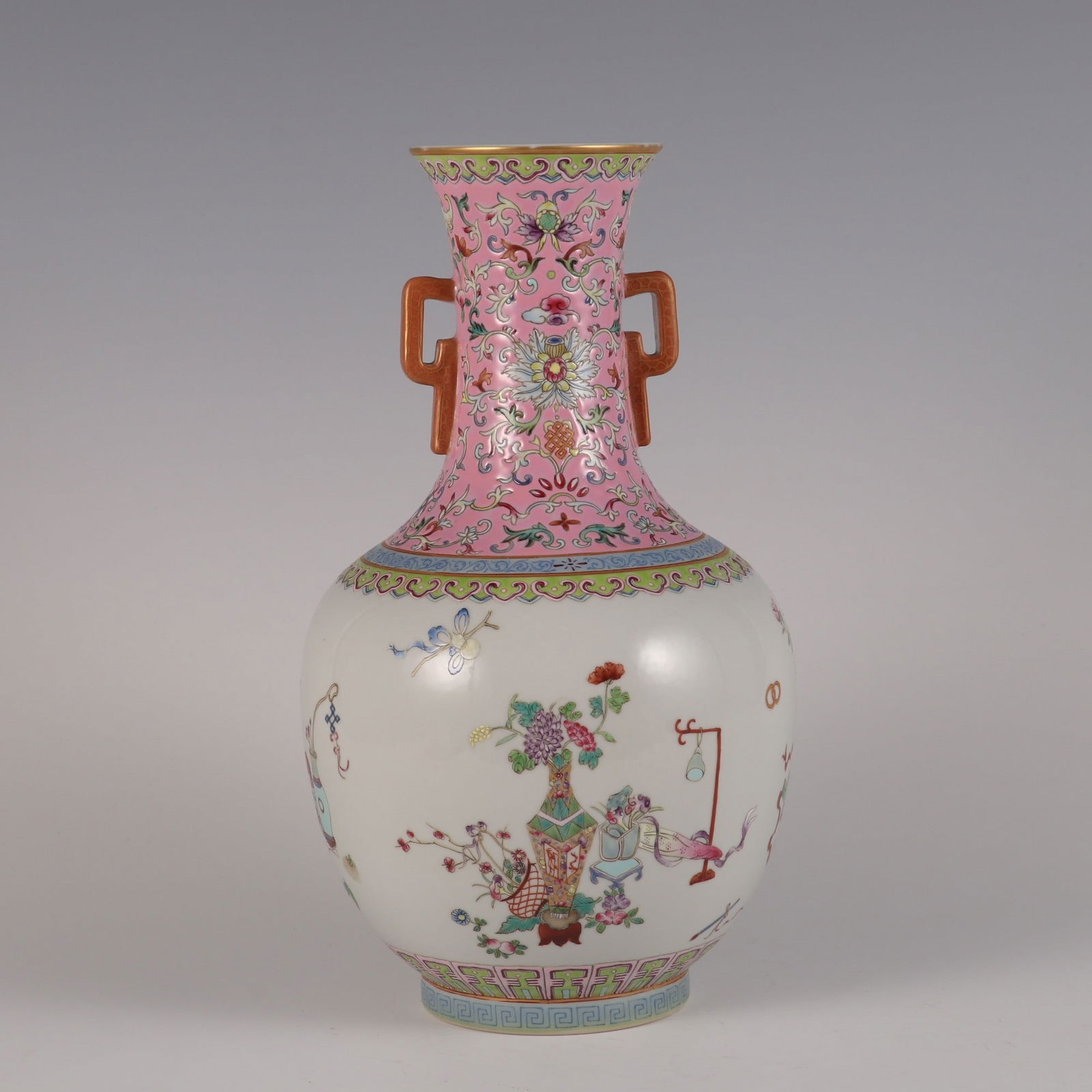A Qing Dynasty Daoguangnian pastel Bogutu amphora appreciation bottle: Qing Dynasty Daoguangnian made pastel Bogutu amphora bottle SIZE: H:27.5cm Belly diameter:15cm Calibre:7.6cm (The Dimensions Of All Batches Are Manually Measured.If You Need More Detailed Information,