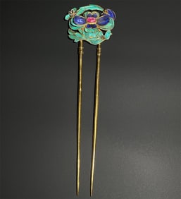 A silver-gilt dotted emerald hairpin from the Qing Dynasty