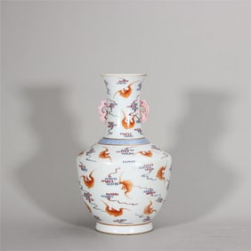 A Hongfu Qitian amphora made in the Qianlong year of the Qing Dynasty