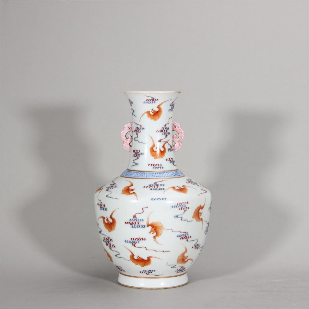 A Hongfu Qitian amphora made in the Qianlong year of the Qing Dynasty: Qing Dynasty Qianlong year of Hongfu Qitian amphora SIZE: H:26.8cm (The Dimensions Of All Batches Are Manually Measured.If You Need More Detailed Information, Please Contact Our Customer Service Befor