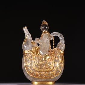 A piece of Liaojin's crystal-filled gold-filled figure riding an elephant holding a pot