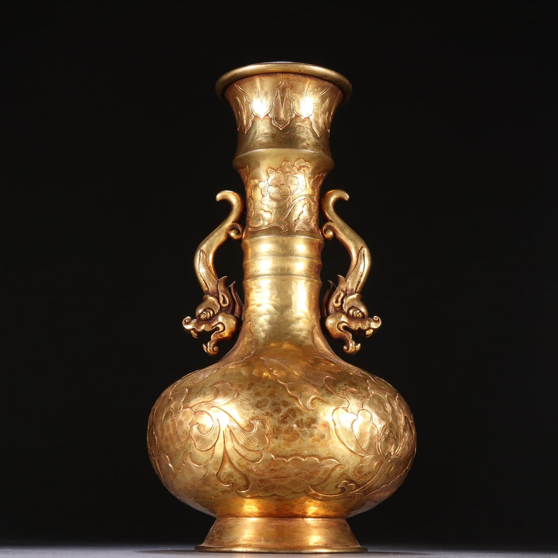 A fine copper-gilt amphora: Exquisite gilt copper amphora SIZE: H:21cm W:11cm W:760g (The Dimensions Of All Batches Are Manually Measured.If You Need More Detailed Information, Please Contact Our Customer Service Before Bidding.