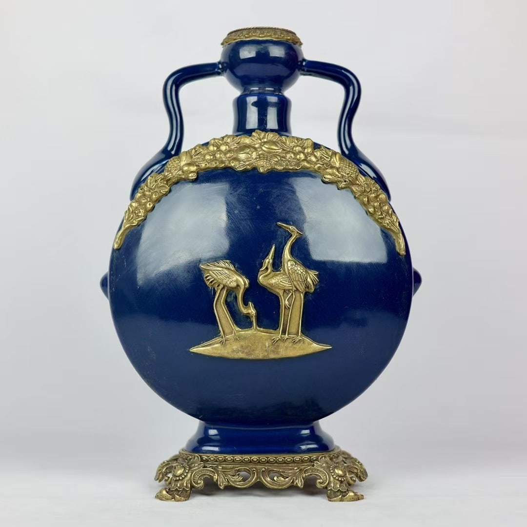 A beautiful sapphire blue glazed bronze crane amphora holding the moon: Exquisite sapphire blue glazed bronze crane amphora holding the moon SIZE: H:40cm Calibre:7cm D:27cm Bottom:18cm (The Dimensions Of All Batches Are Manually Measured.If You Need More Detailed Informat