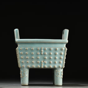 A piece of the Song Dynasty Ru kiln Fang Ding