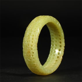 A delicate Hetian topaz openwork bracelet