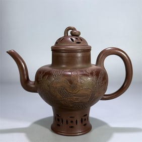A beautifully painted snake hollow ring palace lantern pot