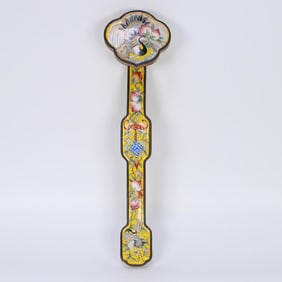 A piece of the Qing Dynasty Qianlong year of the annual model copper tire painting enamel crane