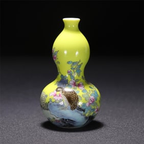 A piece of the official kiln lemon yellow bottom pastel flower and bird gourd bottle made in the