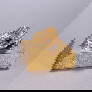 A bronze gilt dragon button seal from the Qing Dynasty: Qing Dynasty bronze gilt dragon button seal SIZE: H:6cm W:7.1cm W:1225.9g (The Dimensions Of All Batches Are Manually Measured.If You Need More Detailed Information, Please Contact Our Customer Servic