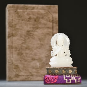 A delicate Hetian jade carving Guanyin ornament