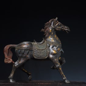 A copper topwood copywriting ornament and a horse copywriting ornament